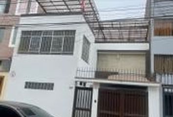 Casa en  Calle Los Canamelares 158, Cuadra 1, Ur. Santa Elisa, San Miguel, Lima, 15087, Per