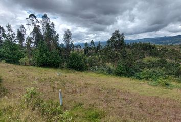 Terreno Comercial en  3xmc+mvh Cuenca, Ecuador