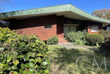 Casa en  Avenida Arturo Prat, Valdivia, Chile