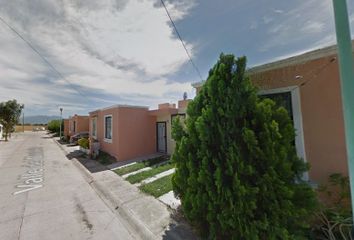 Casa en fraccionamiento en  Valle Del Membrillo, Valle Dorado, Mezcales, Nayarit, México