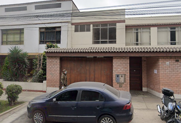 Casa en  Av. Andrés Aramburú 500, San Isidro, Perú