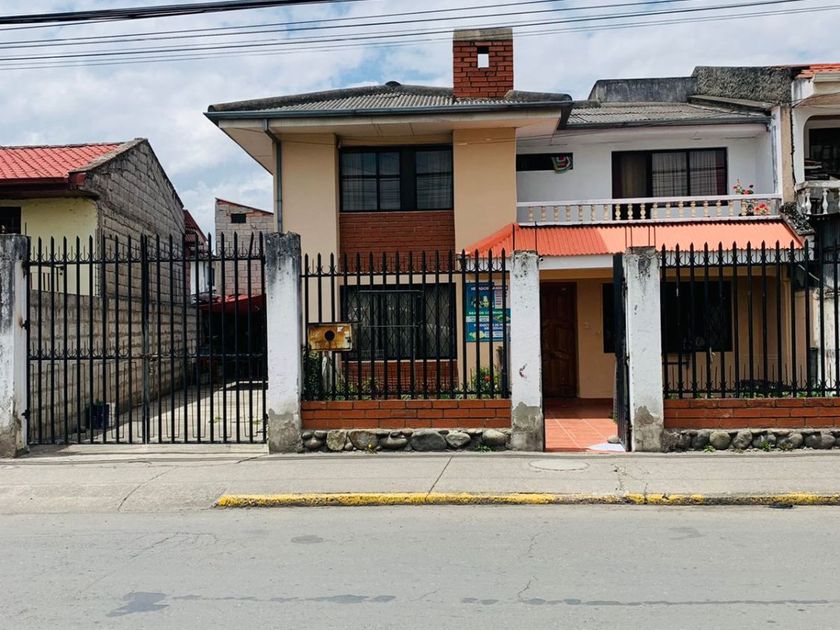 Casa en venta Quinta Chica, Cuenca, Ecuador