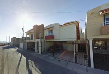 Casa en fraccionamiento en  Calle Montes Claros, Cumbres Universidad Iii, Cumbres Universidad Ii Etapa, 31124 Chihuahua, México