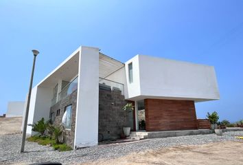 Casa de playa en  Playa Punta Corrientes, Carr. Panamericana Sur, Cerro Azul, Perú