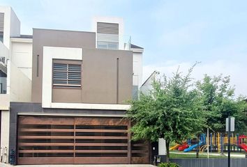 Casa en fraccionamiento en  Puerta De Hierro Valladolid, Soria, Residencial Puerta De Hierro, Monterrey, Nuevo León, México
