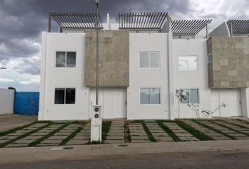 Casa en fraccionamiento en  Tres Cantos Residencial, Avenida Tres Cantos, Campestre El Pilar, Puebla, México