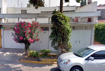 Casa en  C. Viveros De Asís 182, Mz 003, Hab Viveros De La Loma, 54080 Tlalnepantla De Baz, Méx., México