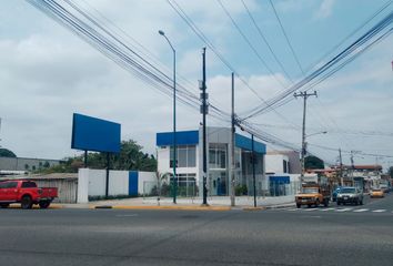 Local en  Avenida Universitaria & Atanacio Santos, Portoviejo, Ecuador