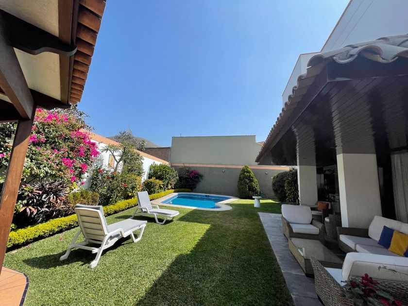Casa en venta Los Cedros 372, La Molina 15024, Perú