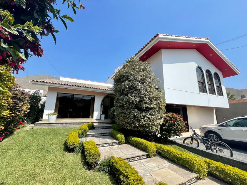 Casa en venta Los Cedros 372, La Molina 15024, Perú