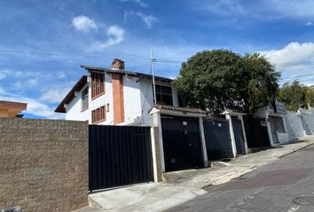 Casa en  Belisario Torres & Machala, Quito, Ecuador