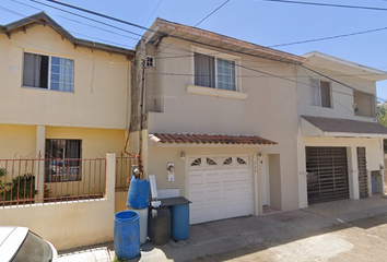 Casa en  Versalles 724, Villa Del Real 1ra Sección, Ensenada, Baja California, México