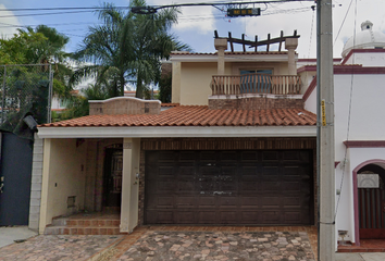 Casa en  Calle Pirul, Montebello, Culiacán, Sinaloa, México