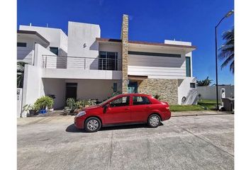 Casa en  Residencial El Cielo, Avenida Contadores, San Miguel, Ciudad Del Carmen, Campeche, México
