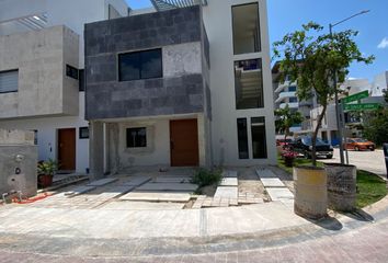 Casa en  Residencial Arbolada By Cumbres, Avenida Huayacán, Cancún, Quintana Roo, México