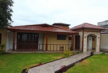 Casa en  Urbanización Los Arupos, Catalina Aldaz, La Armenia, Quito, Ecuador