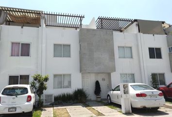 Casa en fraccionamiento en  Calle Ciprés, Residencial Campestre El Pilar 1, Coronango, Puebla, 72680, Mex