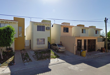 Casa en  C. San Oscar, Villas De San Miguel, 88283 Nuevo Laredo, Tamps., México