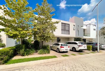 Casa en  Avenida Inglaterra 5420-9, Jardines De La Patria, 45110 Zapopan, Jalisco, México