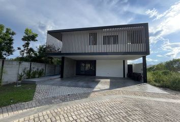 Casa en condominio en  Temozón, Yucatán, México