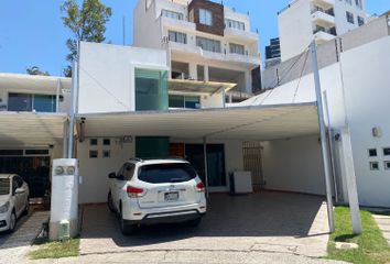 Casa en condominio en  Cumbres Del Mirador, Loma De Pinal De Amoles, Vista Dorada, Santiago De Querétaro, Querétaro, México