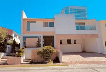 Casa en fraccionamiento en  La Vista Country Club, Vía Atlixcáyotl, Sta María Tonanzintla, San Andrés Cholula, Puebla, México