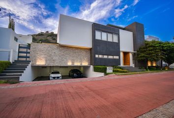 Casa en fraccionamiento en  Boulevard Quintanar De La Rioja, Fraccionamiento La Rioja, Tlajomulco De Zúñiga, Jalisco, 45645, Mex