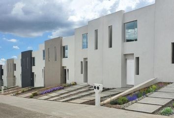 Casa en  Fraccionamiento Paseo De Los Poetas, Boulevard Hacienda Del Sol, Tarímbaro, Michoacán, México