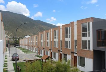 Casa en  Bamboo Gardens Conjunto Residencial, Avenida Simón Bolívar, Pomasqui, Quito, Ecuador