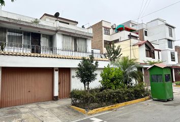 Casa en  Calle Los Tumbos 109, Chorrillos, Perú