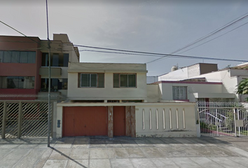 Casa en  Jirón Laredo 242, Surco, Perú