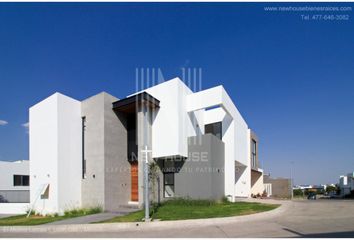 Casa en fraccionamiento en  Frontera, Boulevard Hilario Medina 407, Fraccionamiento Josefina, León, Guanajuato, 37260, Mex