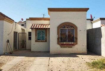 Casa en  Avenida Dominikos, Mexicali, Baja California, México