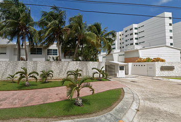 Casa en condominio en  Av. Bonampak, Malecón, Cancún, Quintana Roo, México