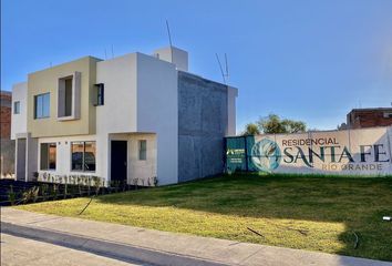 Casa en fraccionamiento en  Residencial Santa Fe, Avenida Río Grande, Morelia, Michoacán, México