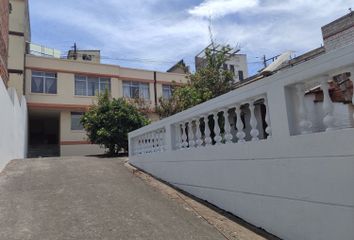 Casa en  Calle Calceta 2-183, Quito, Ecu