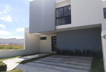 Casa en condominio en  Nayenh B, Circuito Paseo De Gerberas, Zakia, Querétaro, México