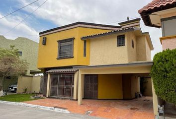 Casa en fraccionamiento en  Avenida Plutarco Elías Calles & Calle Rubén Posada Pompa, Chihuahua, Ciudad Juárez, Chihuahua, México