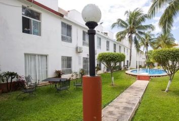 Casa en condominio en  Calle Caracoles Sm 501, Paraíso Villas, Cancún, Quintana Roo, México