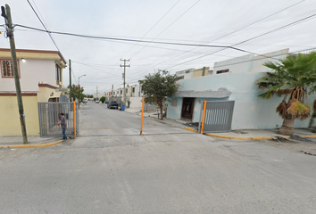 Casa en fraccionamiento en  Calle Tulipanes 100-138, Fraccionamiento Vista Hermosa, Reynosa, Tamaulipas, 88710, Mex