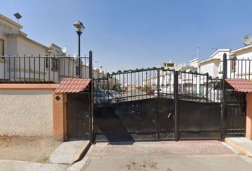 Casa en fraccionamiento en  Privada Rio Saja, Ojo De Agua, Estado De México, México