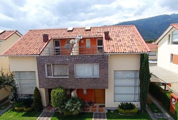 Casa en  Lumbisi, Ecuador