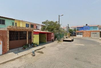 Casa en  Calle Caracol, Fraccionamiento Geovillas Los Pinos, Geovillas Los Pinos, Fraccionamiento Geovillas Los Pinos, Veracruz, México