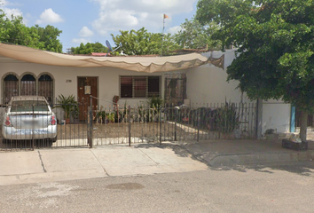 Casa en  Calle Constituyente J. Natividad Macías, Díaz Ordaz, Culiacán, Sinaloa, México