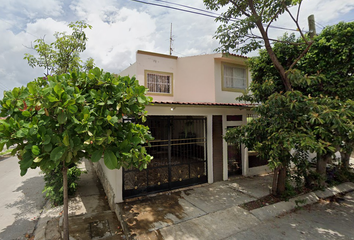 Casa en  Avenida Perla 303, San Fernando, Tuxtla Gutiérrez, Chiapas, México