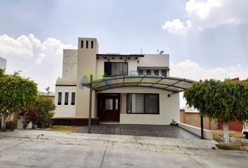 Casa en  Paseo Altozano, Avenida Montaña Monarca, Morelia, Michoacán, México