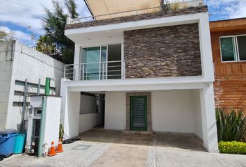 Casa en condominio en  Azul Quedito, Calzada Zavaleta, Fraccionamiento Los Alcatraces, Puebla, 72230, Mex