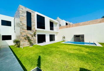 Casa en fraccionamiento en  Paseo De Los Burgos, Burgos Cuernavaca, Temixco, Morelos, México