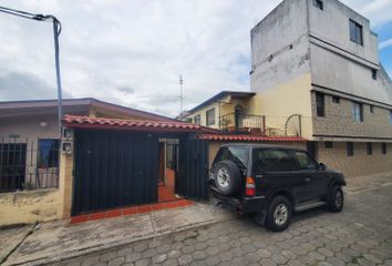 Casa en  Avenida Diego Vásquez De Cepeda & Rodrigo Muñoz, Quito, Ecuador