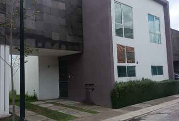 Casa en fraccionamiento en  Idílica Serratón, Avenida Almoloya De Juárez, Santiaguito Tlalcilalcali, Santiaguito Tlalcilalcalli, Estado De México, México